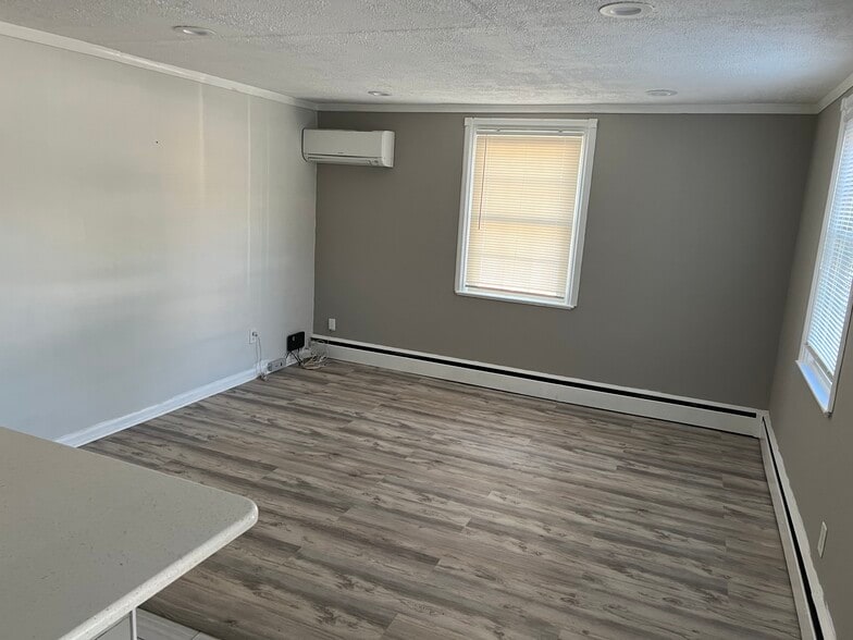 Building Photo - 18 West Ave