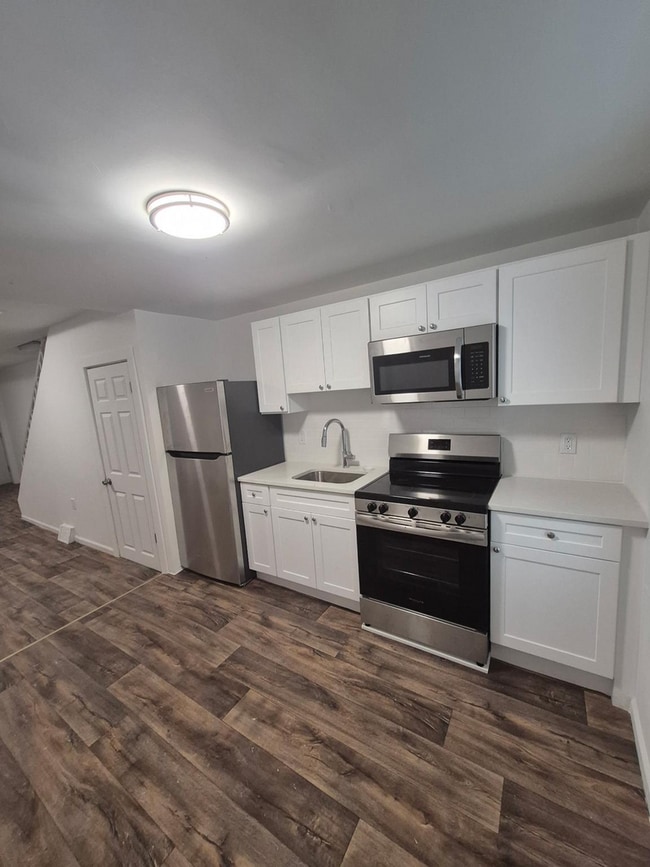 Building Photo - 3Bd/1Ba home minutes from Center City