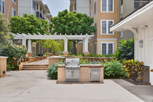 Building Photo - 520 Lunalilo Home Rd