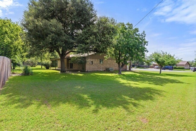 Building Photo - 704 Brookwood Cir