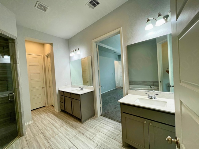 Building Photo - Spacious 4 Bedroom Brand New Home with 3 Car Garage in Seguin