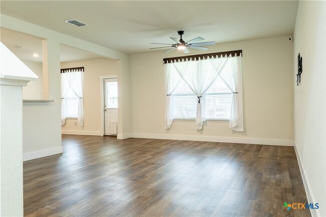 Building Photo - 804 Sweetgrass