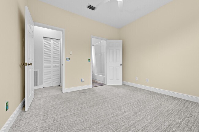 Building Photo - 3033 SE Brierwood Pl