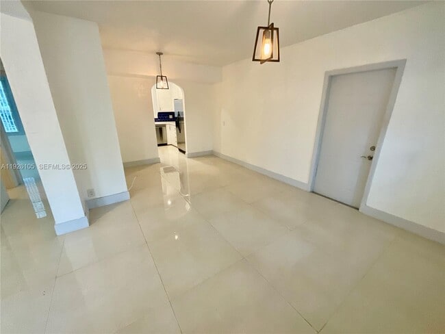 Building Photo - 1612 NE 2nd Ct