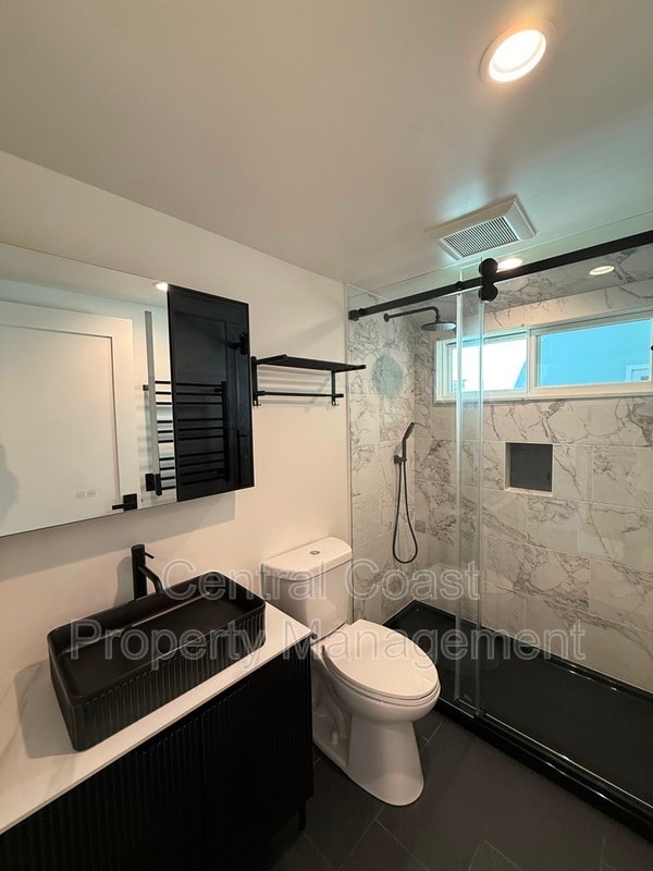 Building Photo - 404 Grand Ave