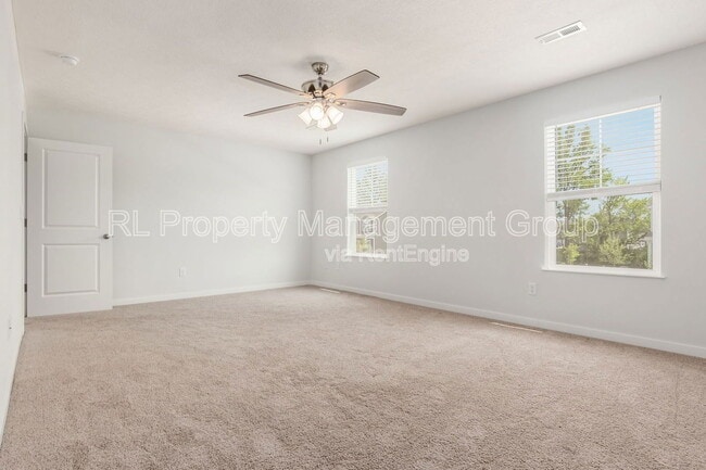 Building Photo - 214 Sterndale Dr