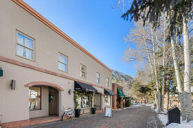 Building Photo - 447 E Cooper Ave