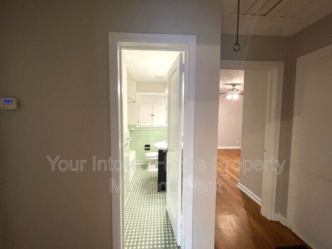 Building Photo - 430 Lynnhaven Dr SW