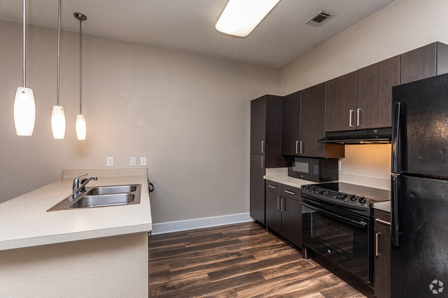4BR, 2BA - 1259SF Kitchen - Vista Pointe At Wild Pine
