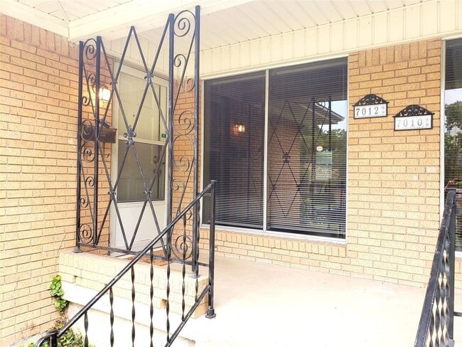 Building Photo - 7012 Kingsbury Dr