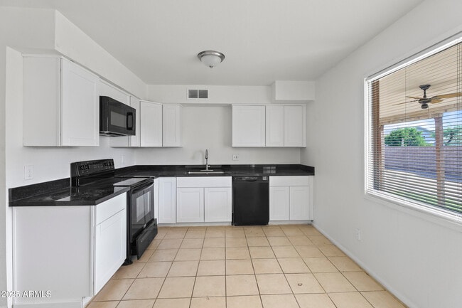 Building Photo - 5212 N 67th Dr