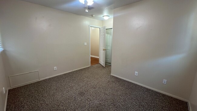 Building Photo - West Lancaster Home