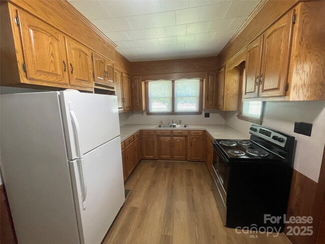 Building Photo - 4537 Burton Ln
