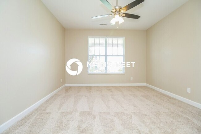 Building Photo - 4 Bedroom Pet-Friendly Home in Spring Hill...
