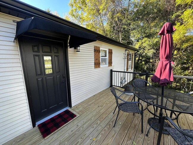 Building Photo - 624 Monroe St