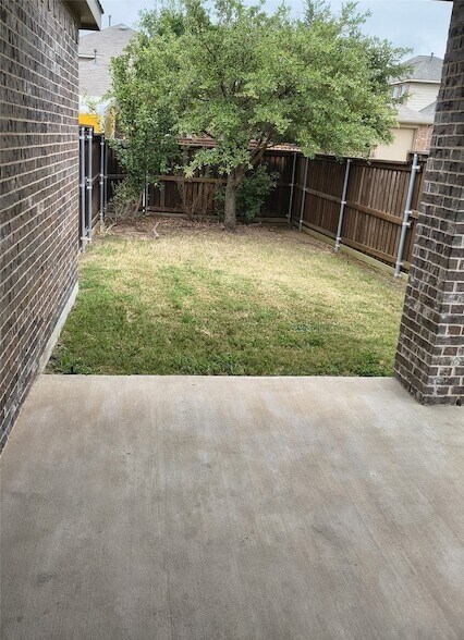 Building Photo - 1405 Acmite Ave