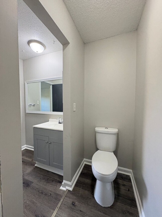 Building Photo - Bellagio West Living I