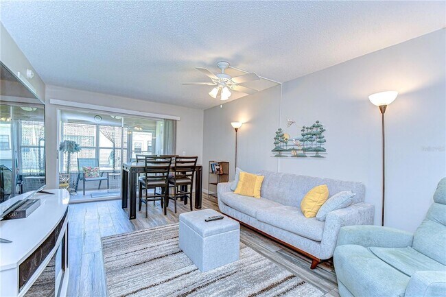 Building Photo - 13870 Oakwood Ln