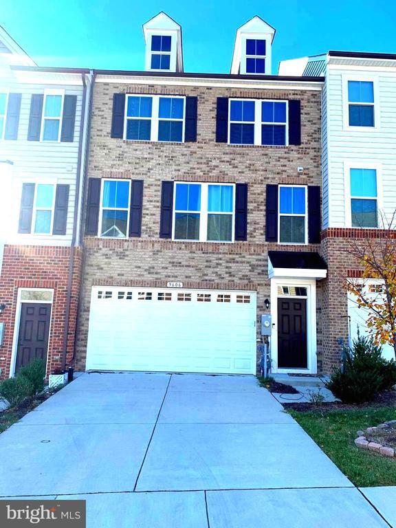 Building Photo - 9606 Julia Ln