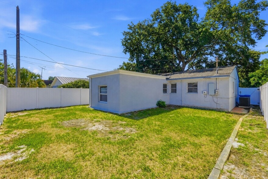 Building Photo - 2519 39th Ave N