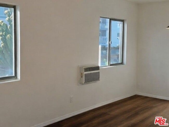 Building Photo - 1022 S Catalina St