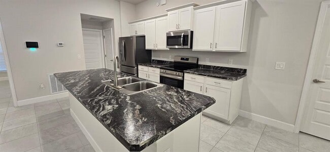 Building Photo - 10715 SW 41st Ave