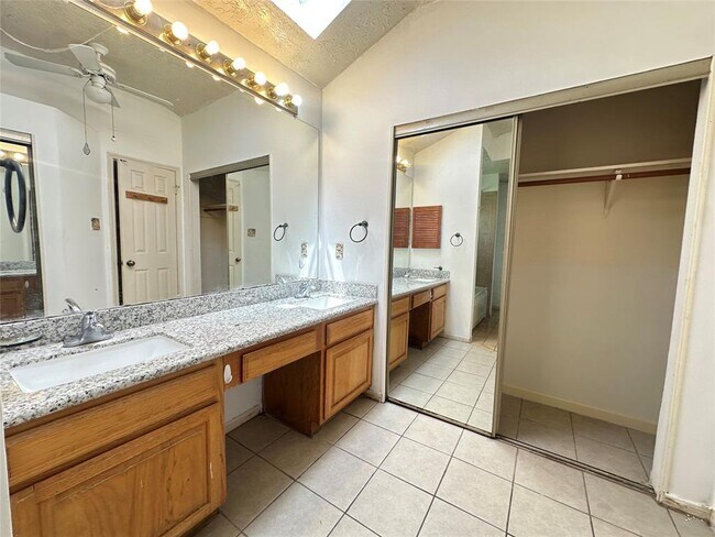 Building Photo - 3306 Kempwood Dr