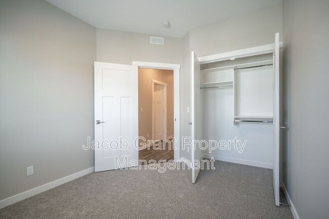Building Photo - 1865 Jennie Lee Dr