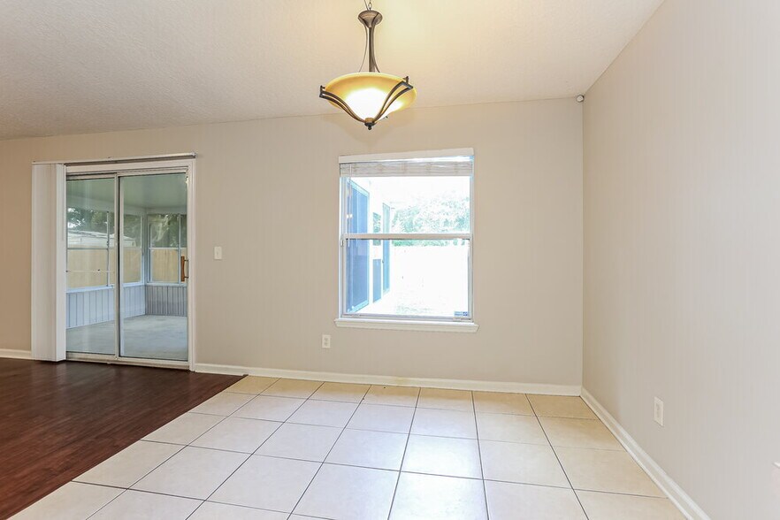 Building Photo - 3382 Westfield Dr