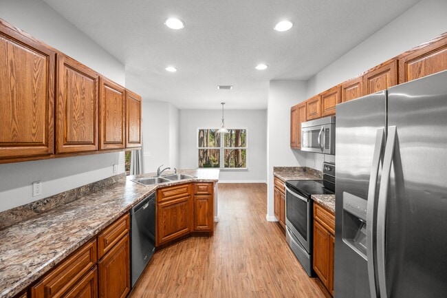 Building Photo - 1621 Town Park Ct