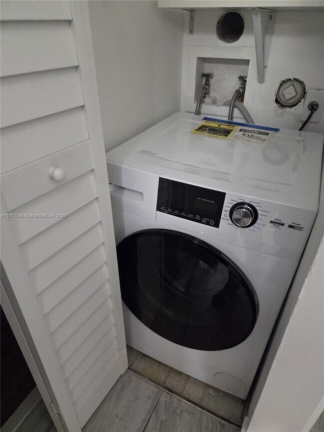 Building Photo - 116 NW 60th Ave