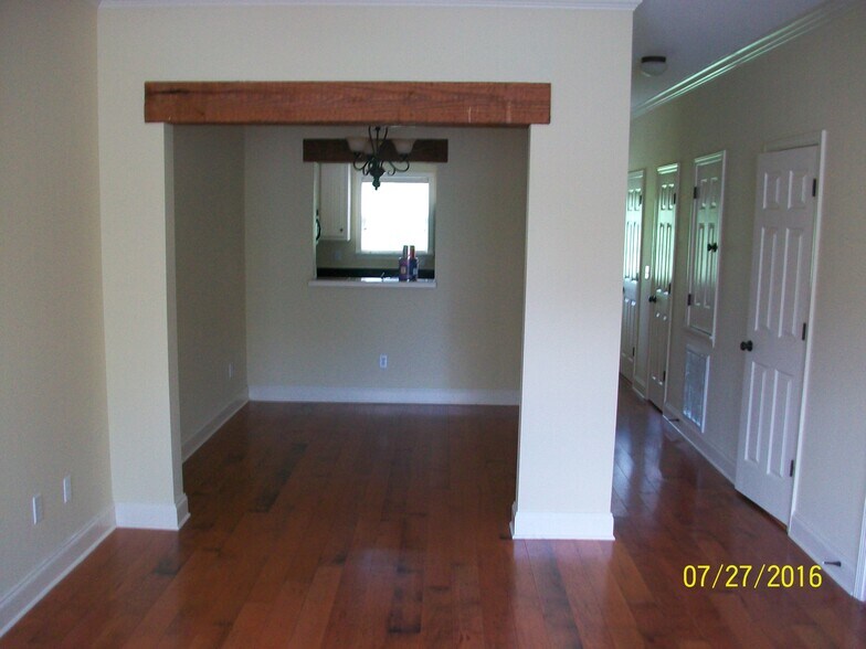 Building Photo - 2206 Anderson Rd