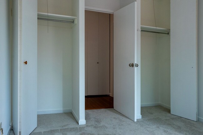 Building Photo - Streeterville Upgraded 2b/2b High-rise Condo