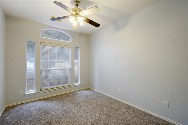 Building Photo - 4405 S Summercrest Loop