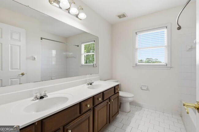 Building Photo - 1702 Clay Brooke Ct SE