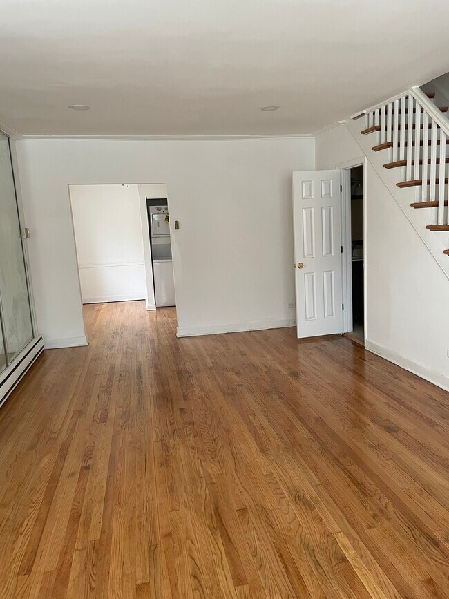 Building Photo - 9522 S Vanderpoel Ave