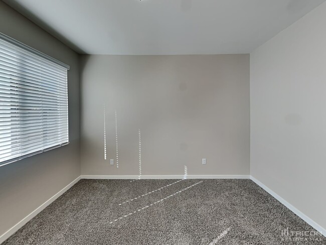 Building Photo - 4539 E Grandview St