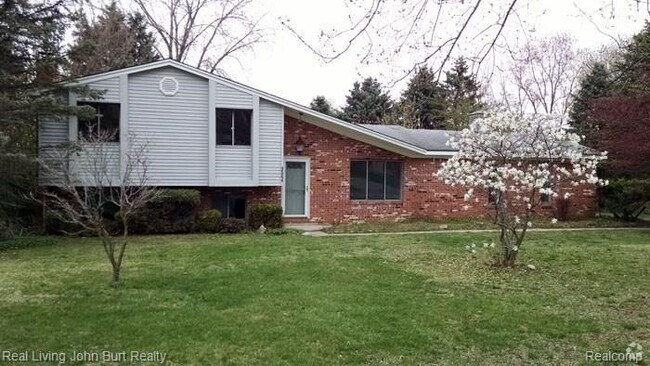 Building Photo - 4544 Hillview Shr