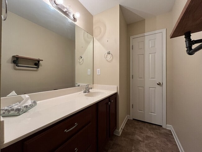 Building Photo - 2043 Covered Bridge Ct