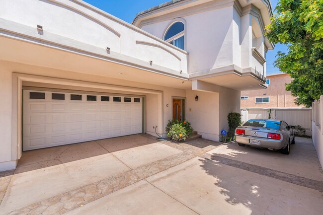 Building Photo - 2213 Carnegie Ln