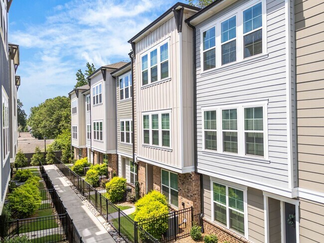 Building Photo - 3213 Zenith Ln
