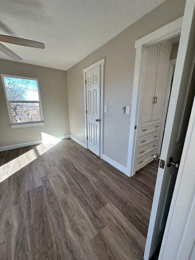 Building Photo - Darling remodeled 5 bedroom 2 bathroom home in the heart of Ogden