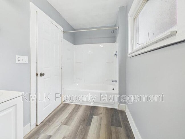 Building Photo - 36 23rd St SW