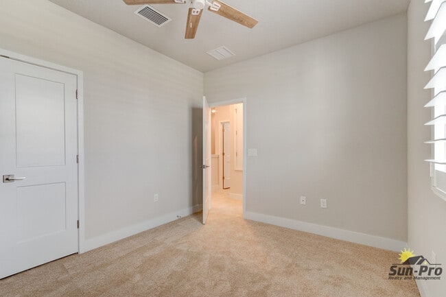 Building Photo - 3046 Isles Wy