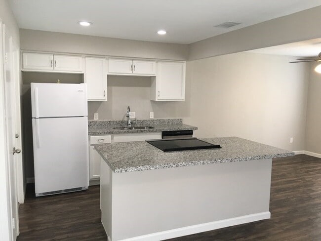 Building Photo - 1962 Upland Dr