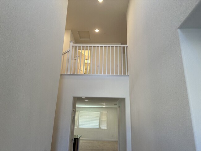 Building Photo - Beautiful 4 Bed, 3 Bath Home in Perfect Tracy Location