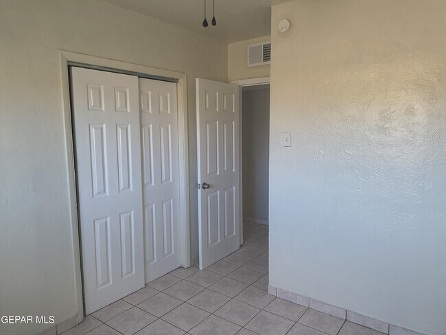 Building Photo - 4908 Blue Ridge Cir