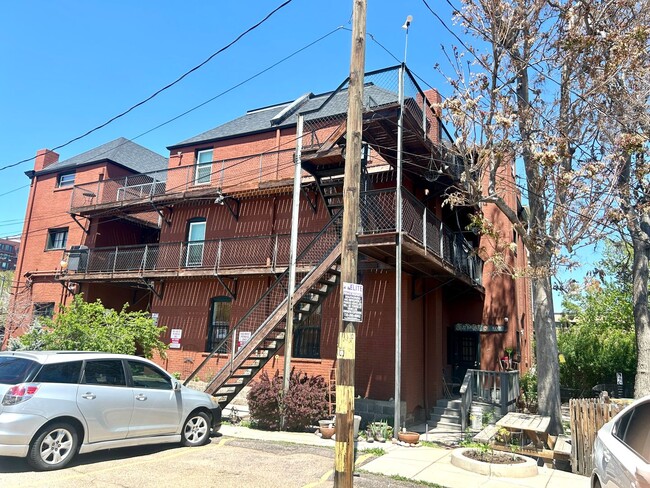 Building Photo - Charming Historic Condo in the Heart of Up...
