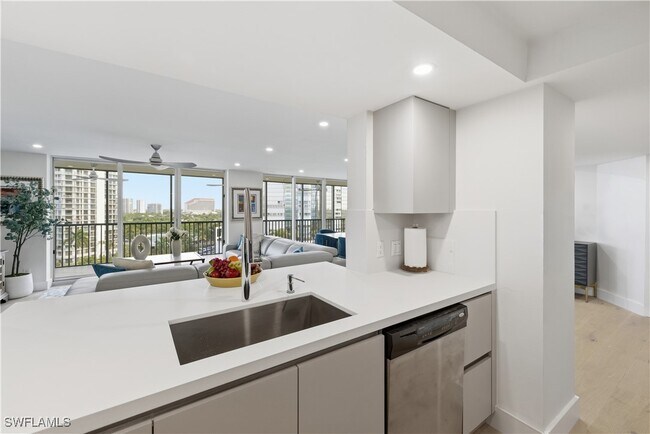 Building Photo - 4651 Gulf Shore Blvd N