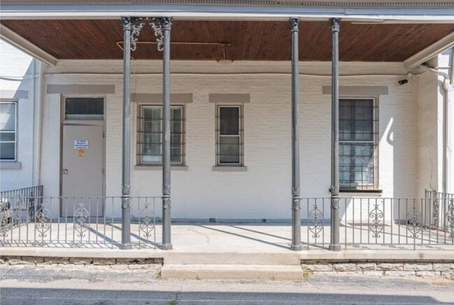 Building Photo - 945 Dana Ave